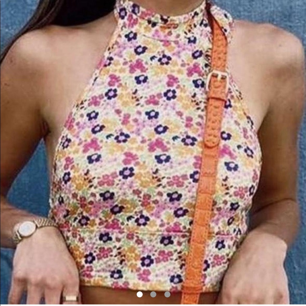 Adorable floral top!
